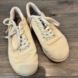 No Bull Cream Textured Lace Up Athletic Workout Sneakers - Size 6.5 - EUC